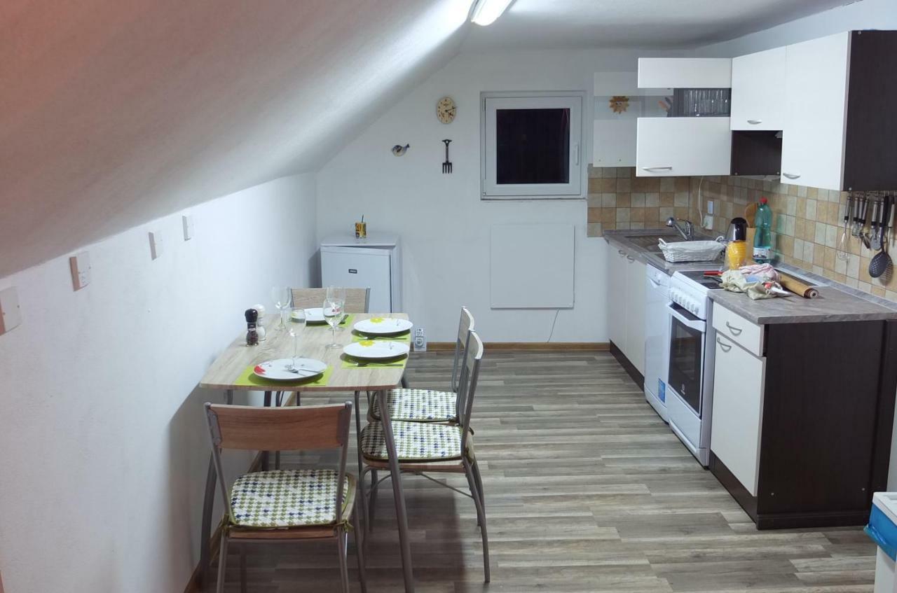 Apartman75 Tisnov Esterno foto